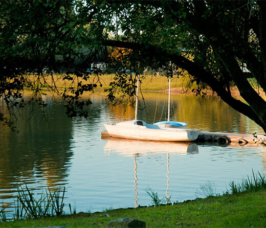 Vissen op camping Le Lac des Varennes in de Sarthe
