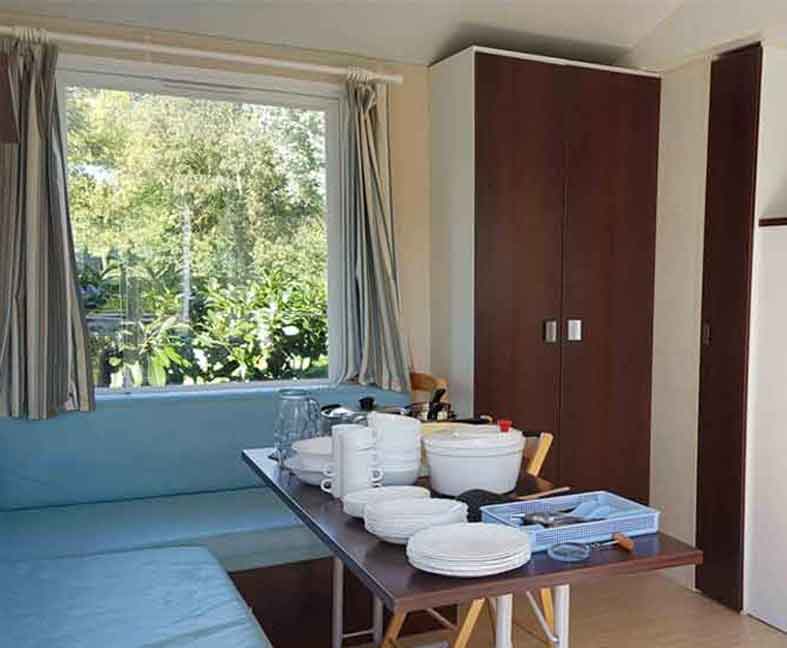 Mobil-home 2 chambres en location au camping le Lac des Varennes à Marçon en Pays de la Loire. Confort à petit prix.