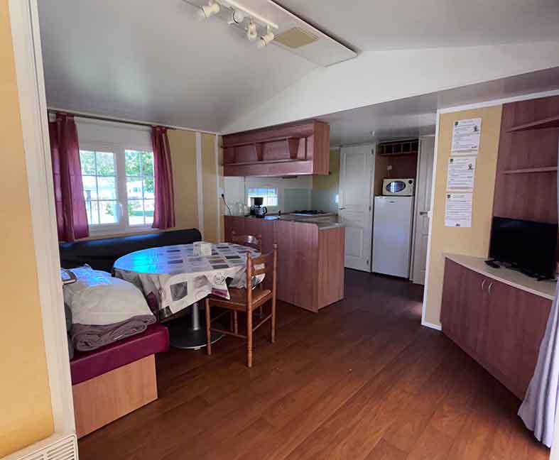 Mobil-home 3 chambres en location au camping le Lac des Varennes à Marçon en Pays de la Loire. Parfait pour les grandes familles.