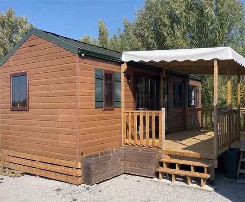 Nouveauté 2025 mobil-home grand confort, en location au camping le Lac des Varennes à Marçon en Pays de la Loire.
