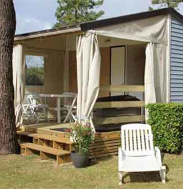 Tithome en location au camping le Lac des Varennes à Marçon en Pays de la Loire. Un mix entre chalet et mobil-home
