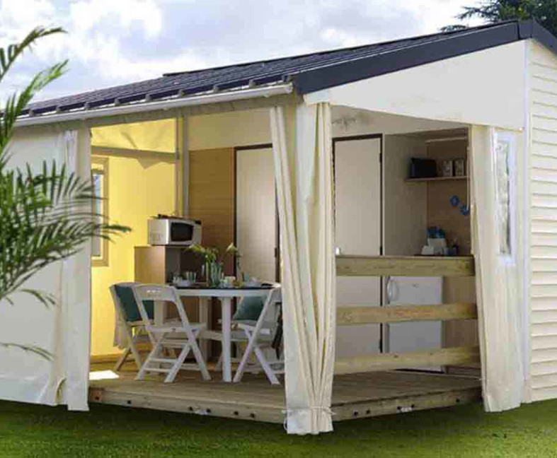 Tithome en location au camping le Lac des Varennes à Marçon en Pays de la Loire. Un mix entre chalet et mobil-home